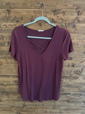 Women's Crisscross V-Neck Short Sleeve Top - Burgundy